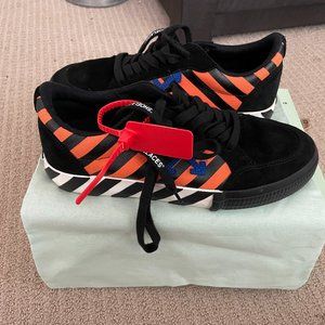 These are the Off- White c/o Virgil Abloh. Size- EU: 41, US:7.5, UK:7.